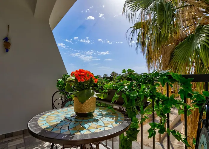 Dreamy 2 Bed Apartment By The Sea
